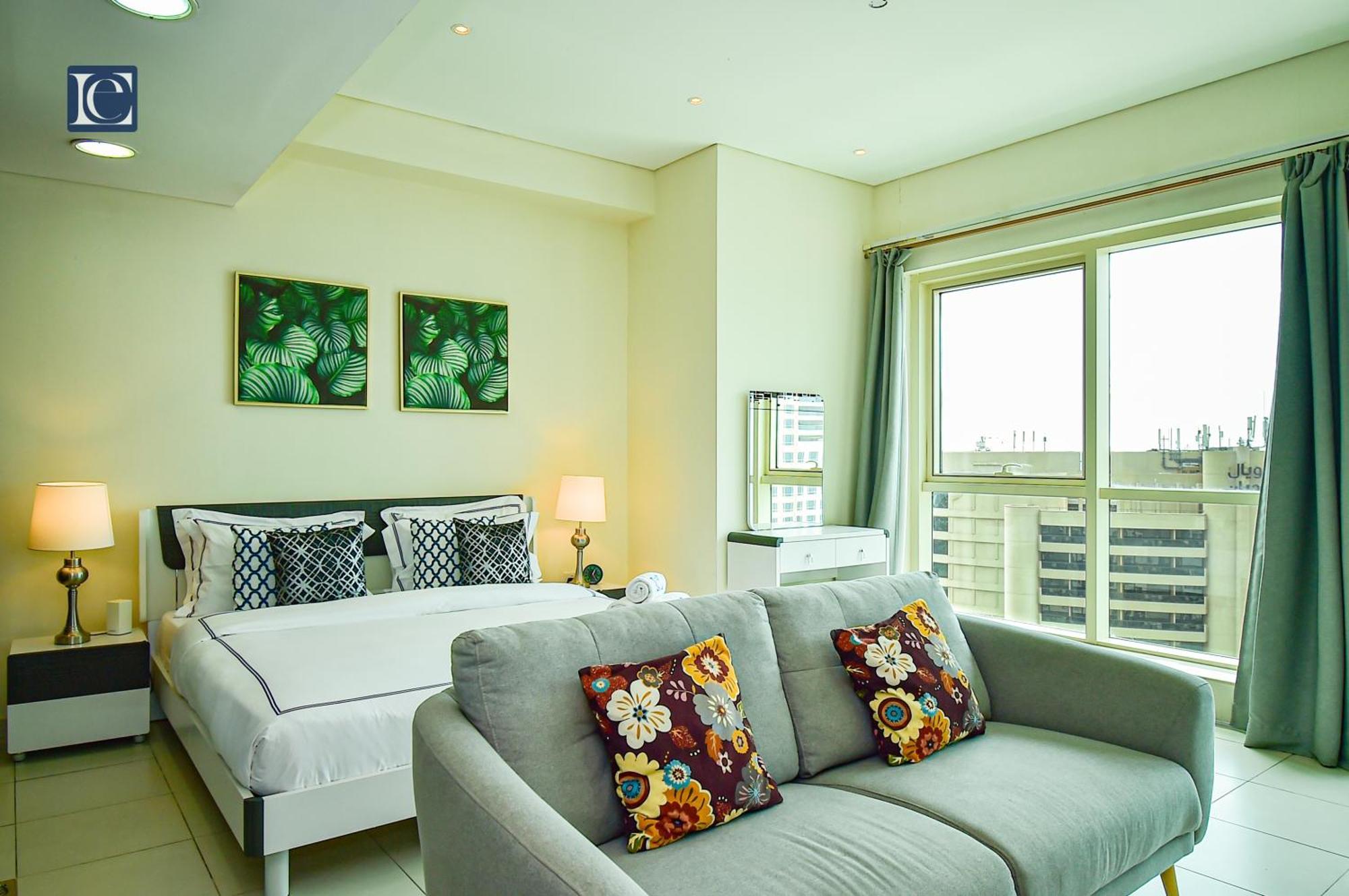 Luxury Escapes - Furnished Studio With Balcony In Royal Oceanic Дубай Экстерьер фото